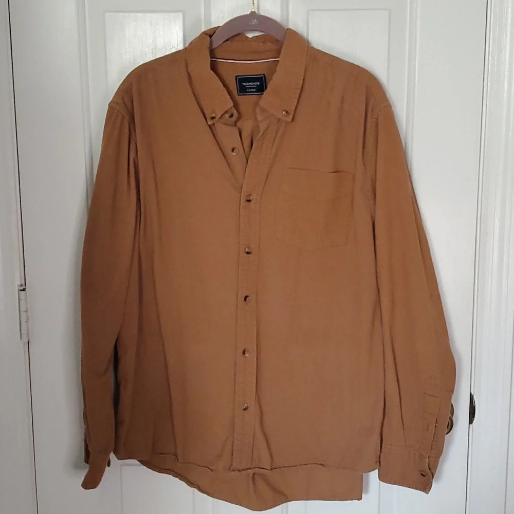 7 Diamonds Mens Button Down 100% Cotton Corduroy Like Look High Low Hem